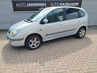 Renault Scénic 1.6-16V Expression Automaat!! | LM Velgen | Trekhaak | Airco | NIEUWE APK T/M 05-2027!! Meeneemprijs!!