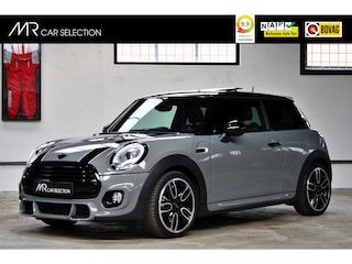 Mini Cooper 1.5 Serious Business | Panoramadak | John Cooper Works | Parkeersensoren achter | NL auto |