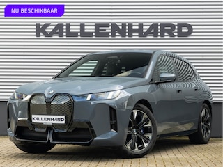 BMW iX xDrive60 112kWh - M-Sport - Trekhaak - ACC - M-Zetels - Head-up - Harman Kardon