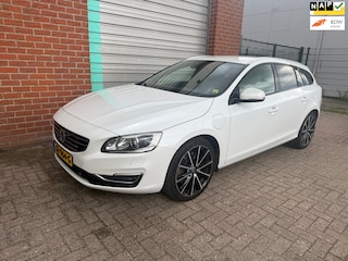 Volvo V60 2.4 D5 Twin Engine R-Design Bj:2015 NAP!