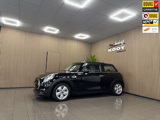 Mini Cooper 1.5 Business * Navigatie / Cruise control / LM Velgen / NL Auto *