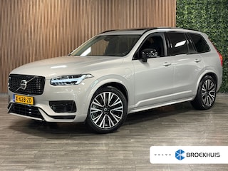 Volvo XC90 T8 AWD Recharge Ultra Dark | Luchtvering | Trekhaak | 360 Camera | Head-Up Display | Harman Kardon | 455pk | Adaptieve Cruise Control | Stoelverwarming voor+achter | Stuurwielverwarming | Schuifdak | Full LED Meesturende koplampen | Pilot Assist | BLIS Dode Hoek Detectie | Alcantara hemelbekleding | Lederen zonnekleppen en handgrepen | Elektrische voorstoelen geheugen | Lederen bekleding | Zitting verlenging voorstoelen | Lederen dashboard | 20 Inch | Google Infotainment | Keyless Drive | Privacy Glass | Elektrisch bedienbare achterklep | Geïntegreerd kinderzitje achterin | Geïntegreerde zongordijnen achterportieren | Verlichte instaplijsten | 7-Persoons | 4-Zone Climate Control | DAB Radio | Apple Carplay/Android Auto | Alarm Klasse III | Silver Dawn Metallic |