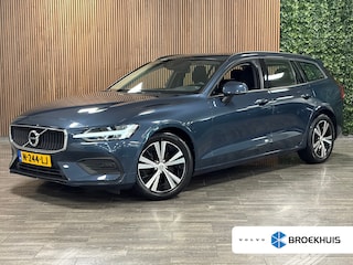 Volvo V60 B3 Momentum Advantage | Stoel en Stuurwielverwarming | Parkeercamera | 17 Inch | Cruise Control | Climate Control L+R | Parkeersensoren voor+achter | DAB Radio | Regensensor | Apple Carplay/Android Auto | Volvo On Call met mobiele App functie | Denim Blue Metallic |