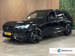 Volvo XC60 T8 AWD Recharge Ultra Black Edition | Luchtvering | Trekhaak | 360° Camera | 455pk | Head-Up Display | Adaptieve Cruise Control | Stoelverwarming voor+achter | Stuurwielverwarming | Schuifdak | Full LED Meesturende koplampen | Pilot Assist | BLIS Dode Hoek Detectie | Elektrische voorstoelen geheugen | R-Design Contour stoelen met wit stiksel en bies | Zitting verlenging voorstoelen | Lederen dashboard | 21 Inch | Google Infotainment | Keyless Drive | Elektrisch bedienbare achterklep | DAB Radio | Apple Carplay/Android Auto | Alarm Klasse III | Draadloos telefoon opladen | Volvo On Call met mobiele App functie | Onyx Black Metallic |