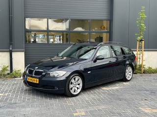 BMW 3-serie Touring 320i Trekhaak | PDC |Clima | Stoelverwarming
