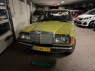 Mercedes-Benz 200-serie 200 D W123 Sedan oldimer!!