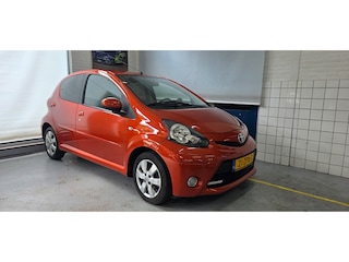 Toyota Aygo 1.0 VVT-i Dynamic Orange