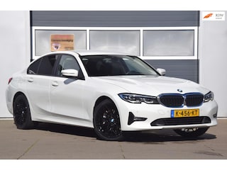 BMW 330e eDrive Edition PREMIUM AUDIO/DAB/LEDEREN BEKLEDING/ 19'' breedset 1799,- meerprijs!