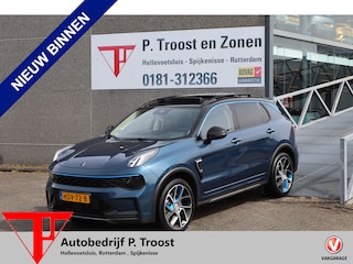 Lynk & Co 01 1.5 Panoramadak/360° Camera/Keyless/Lane assist/Adaptive cruise control/Apple carplay/Climate control/Stoelverwarming/Dodehoek detectie/Elektrisch sluitende achterklep/Elektrisch verstelbare stoel met geheugen