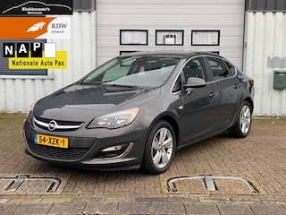 Opel Astra 1.4 Turbo Cosmo Nieuwe koppeling en 4 season banden