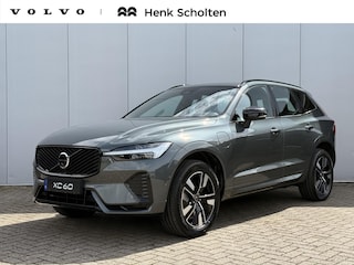 Volvo XC60 T6 Plug-in hybrid AWD Plus Dark | Forest Lake Metallic | Navy Herringbone bekleding | Rondomzicht camera | Driver Assist Pack | Climate Pack | 19" Lichtmetalen velgen | Harman Kardon audio