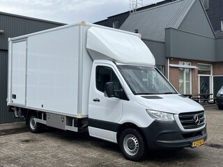 Mercedes-Benz Sprinter 311 2.2 CDI MARGE BTW / BPM VRIJ!! Bakwagen 750kg laadklep zijdeur Airco cruise controle Telefoonverbinding Navigatiesysteem Apple carplay Camera 2-Persoons bakwagen verhuiswagen Meubelbak euro 6