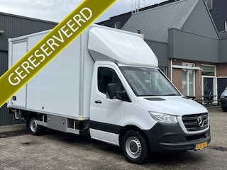 Mercedes-Benz Sprinter 311 2.2 CDI MARGE BTW / BPM VRIJ!! Bakwagen 750kg laadklep zijdeur Airco cruise controle Telefoonverbinding Navigatiesysteem Apple carplay Camera 2-Persoons bakwagen verhuiswagen Meubelbak euro 6