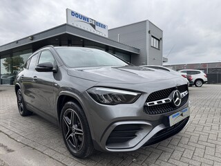 Mercedes-Benz GLA 250 e Business Solution AMG Night. LED int lichtpakket, LED high Performance , spiegel paket, stoelverwaming camera, LM AMG 19, keyles Go, electrische achterklep,