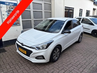 Hyundai i20 1.2i 84PK 5D CARPLAY STOEL VERWARMING