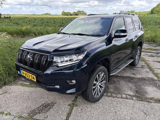 Toyota Land Cruiser 2.8 D-4D-F Executive Window Van