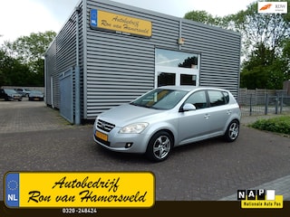 Kia Ceed Cee'd 1.6 X-ecutive*CLIMA*1/2 LEDER*LM VELGEN*