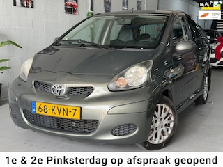 Toyota Aygo 1.0-12V Aspiration Green/ AUTOMAAT/ nap/ dealeronderhouden/ 1jaar apk/ airco/ EL-ramen/speciale uitvoering.