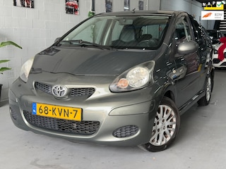 Toyota Aygo 1.0-12V Aspiration Green/ AUTOMAAT/ nap/ dealeronderhouden/ 1jaar apk/ airco/ EL-ramen/speciale uitvoering.