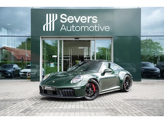 Porsche 911 4 GTS Oak Green Metallic Neo | Porsche InnoDrive | Lift l Achterasbesturing | Adaptieve cruise control | Elektrisch Schuifdak | BOSE Surround Sound System | Sportdesign | Sportstoelen Plus, elektrisch 18-voudig | Comfort Access |