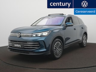 Volkswagen Tiguan 1.5 eHybrid Elegance Trekhaak - 19 Inch - Panoramadak - Leer - Navigatie