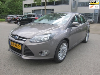 Ford Focus 1.6 TI-VCT TITANIUM 1/2 LEDER TREKHAAK DEALER ONDERHOUD!!