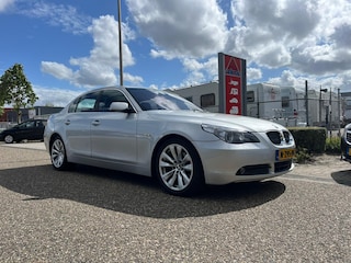 BMW 520i | Carplay | Elek. Schuif-/Kanteldak | Xenon | Cruise Control | Parkeersensoren voor/achter | Stoelverwarming