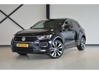 Volkswagen T-Roc 1.5 TSI Sport Business R Line|Panorama dak|Trekhaak afneembaar|Stoelverwarming|Carplay
