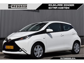 Toyota Aygo 1.0 VVT-i x-play Afn. Trekhaak, Camera, Airco, Bluetooth, Elek. ramen