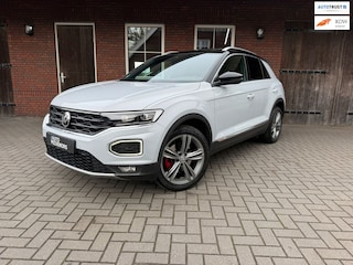 Volkswagen T-Roc 1.5 TSI Sport | Pano| Trekhaak| ACC| Full LED
