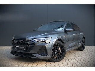 Audi e-Tron 50 quattro Launch edition Black 71 kWh | Panoramadak | Stoelverwarming | Adaptive Cruise Control | Memory Seat | Parkeersensoren | Keyless | Apple Carplay |