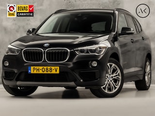 BMW X1 sDrive20i High Executive 192Pk Automaat (GROOT NAVI, CLIMATE, MEMORY SEATS, HEAD-UP DISPLAY, LEDER, STOELVERWARMING, SPORTSTOELEN, GETINT GLAS, CRUISE, NIEUWSTAAT)