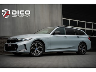 BMW 3-serie Touring 330e 293 pk xDrive M-Sportpakket / Brooklyn-Grey/ Facelift/ Head-Up/ Pano-Dak/ Keyless/ Sport-Stoelen/ Stoel.Verw/ Stuur.Verw/ 18'' LMV