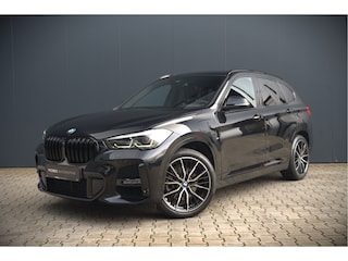 BMW X1 xDrive25e Executive M Sport | Stoelverwarming | Trekhaak | Parkeersensoren | Navigatie | Ambiance Verlichting | Keyless | Cruise Control | LED | Climate Control | DAB | BTW | SOH 90%