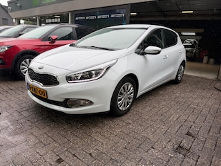 Kia Ceed Cee'd 1.6 GDI Comfort Pack | 1E EIGENAAR | 12MND GARANTIE | AIRCO | ELEC RAMEN | CRUISE |