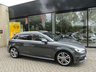 Audi A3 1.2 TFSI 105pk S Tronic 'RS3-look' S-line