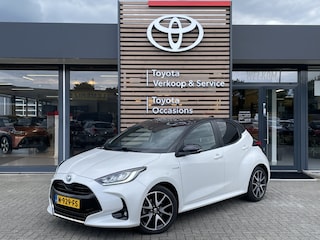 Toyota Yaris 1.5 Hybrid Executive | Bi-Tone | All Seasons
