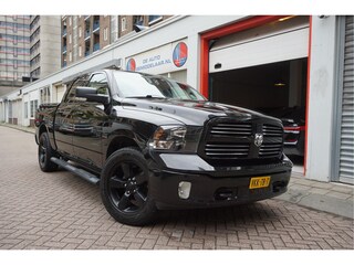 Dodge Ram 1500 5.7 V8 HEMI 4WD | BLACK OPTIC | Classic | 300l LPG | APPLE CARPLAY | Stoel- stuurverwarming | Navigatie | Pano-dak |