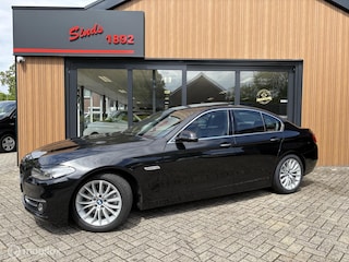 BMW 520i Luxury Edition 184 PK | M-Sport | Pano-Dak | elek. Stoelen | Stoelverwarming | Bruin leder | Stoelverwarming