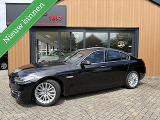 BMW 520i Luxury Edition 184 PK | M-Sport | Pano-Dak | elek. Stoelen | Stoelverwarming | Bruin leder | Stoelverwarming