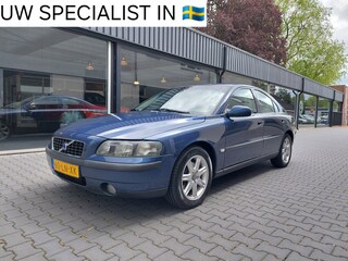 Volvo S60 2.4 Dealer onderhouden 19 jaar dezelfde eigenaar Origineeel NL Cruise en Climate Controle Laatse beurt bij 244.000KM