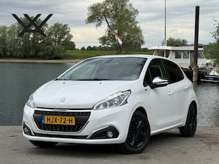 Peugeot 208 1.2 PureTech Allure | Navi | Stoelverw.| PDC