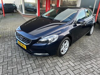 Volvo V40 1.5 T3 152PK Momentum automaat NIEUWE DISTRIBUTIERIEM