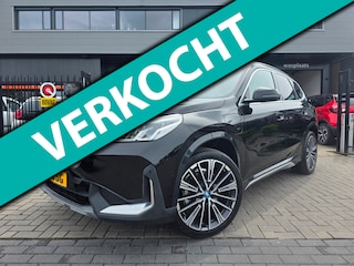 BMW X1 XDrive25e | SOH 94% | PHEV | Met o.a. lederen bekleding, elektr. achterklep, digitaal dashboard, panoramadak en trekhaak!