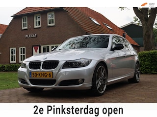 BMW 325i Business Line Aut. | Xenon | Apple Carplay | Slechts 125.000KM | Orgineel NL Geleverd | Trekhaak | PDC | Historie