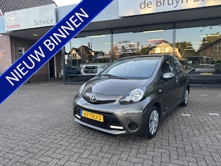 Toyota Aygo 1.0 VVT-i Aspiration automaat / slechts 55.000 km / facelift model / origineel Nederlandse auto / dealeronderhouden / rijklaarprijs incl. garantie, onderhoud, nieuwe APK en nieuwe Toyota pechhulppas!