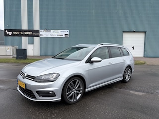 Volkswagen Golf Variant 1.2 TSI R-Line Blue-Motion 6-Bak 105 PK. Mooie en zeer goed onderhouden auto van de tweede eigenaar !!! Werkelijk als nieuw rijdende auto !! Kansje !