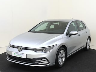 Volkswagen Golf 1.0 TSI Life | Achteruitrijcamera | Dodehoek detectie | Navigatie | Adaptieve cruise control | 3-zone airco | Elektrisch inklapbare buitenspiegels | Draadloze telefoonlader |