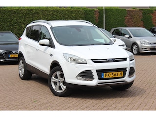 Ford Kuga 1.5 Titanium 150pk / Nieuwe Distributieriem / Trekhaak / Navigatie / Parkeerhulp achter / Keyless / 17'' / Stoelverwarming / Voorruit verwarmbaar / Getint glas / Cruise Control / Dakrails