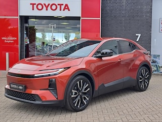 Toyota C-HR First Edition 77 kWh NIEUW DIRECT LEVERBAAR STOEL/STUUR VERWARMING AD-CRUISE CONTROL ELEK. ACHTERKLEP 20" LM VELGEN